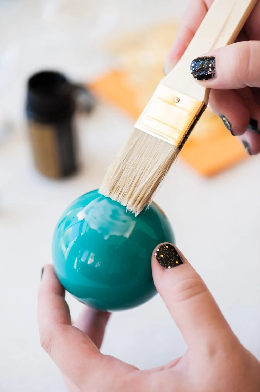 DIY Painted Gold Leaf Ornaments by entertaining blog @cydconverse | How to decorate glass ornaments