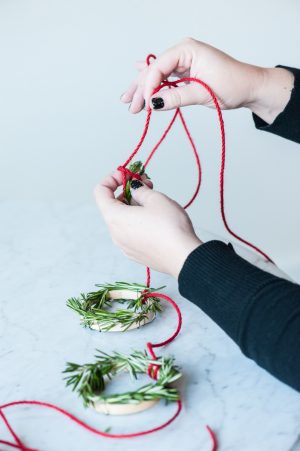 DIY Mini Rosemary Wreath Garland by @cydconverse