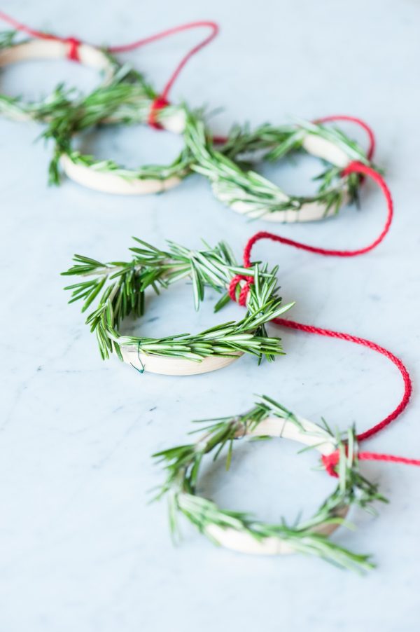 DIY Mini Rosemary Wreath Garland by @cydconverse