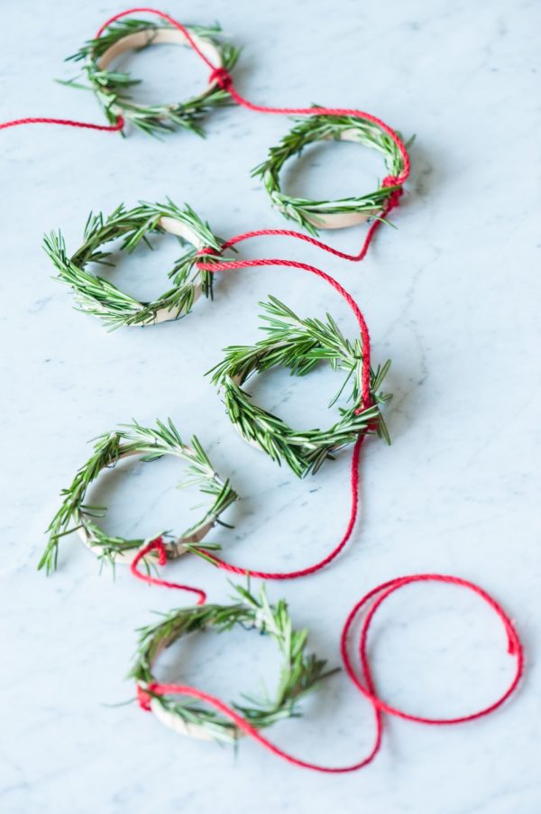 DIY Mini Rosemary Wreath Garland by @cydconverse