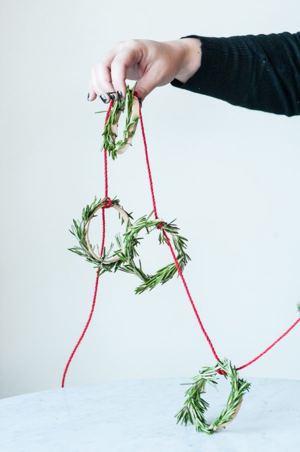 DIY Mini Rosemary Wreath Garland by @cydconverse