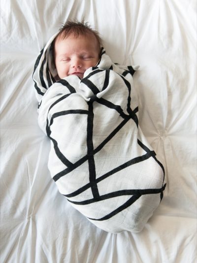 Our Newborn Photos + The First 6 Weeks thumbnail