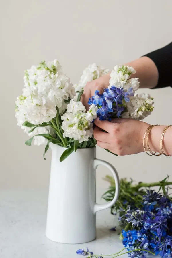 DIY Floral Arrangement | DIY Centerpiece from @cydconverse