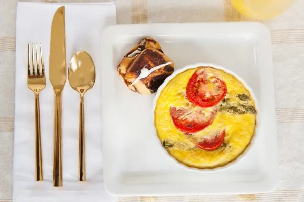 How to Host a Sweet and Simple Spring Brunch from @cydconverse