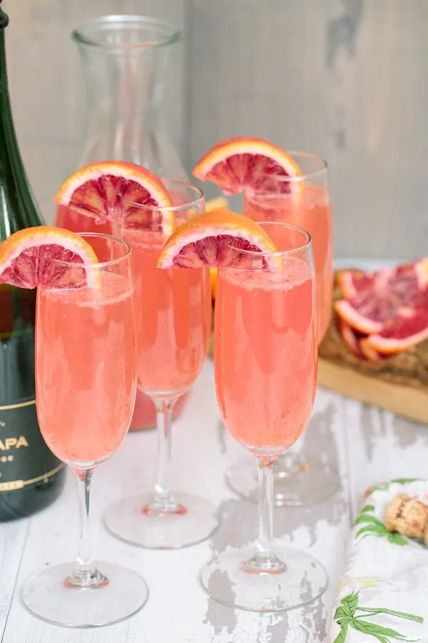 Blood Orange Lemonade Mimosa | Mimosa recipes + Easter brunch ideas from @cydconverse