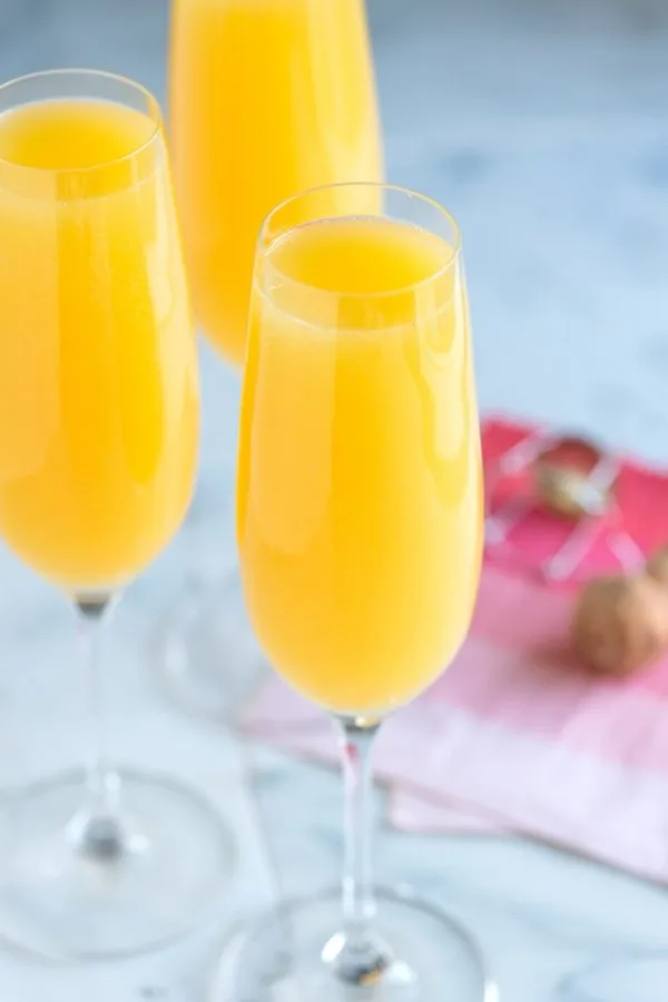 Classic Mimosa Recipe | Mimosa recipes + Easter brunch ideas from @cydconverse