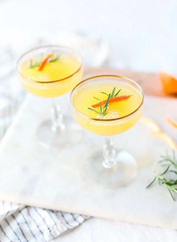 Clementine + Rosemary Mimosa | Mimosa recipes + Easter brunch ideas from @cydconverse