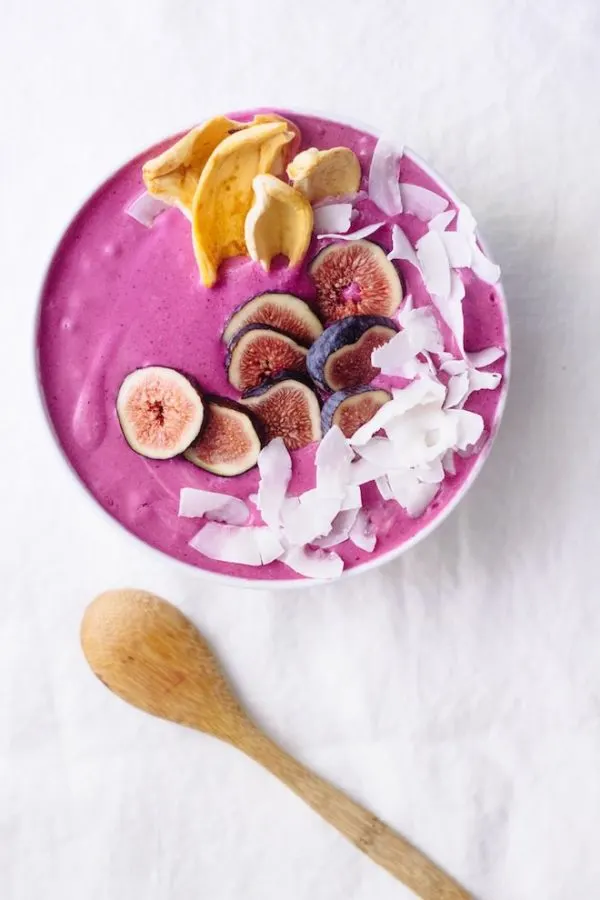Dragon Fruit Smoothie Bowl | Healthy Breakfast Recipes from @cydconverse