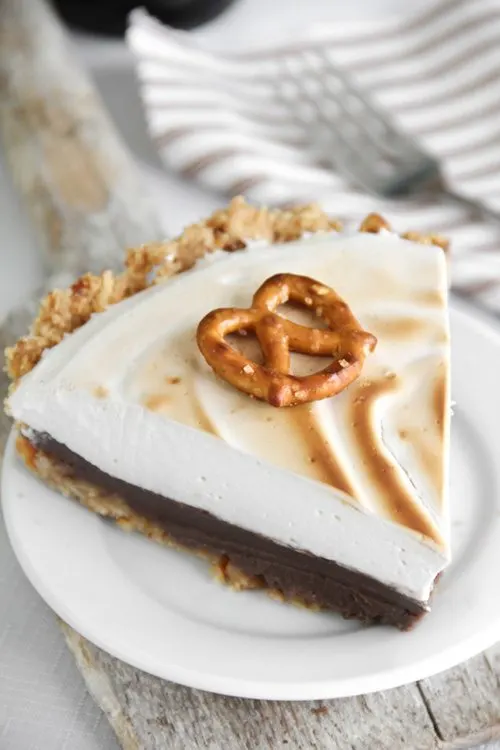 Sweet and Salty Guinness Chocolate Pie | 17 Awesome Guinness Recipes from @cydconverse