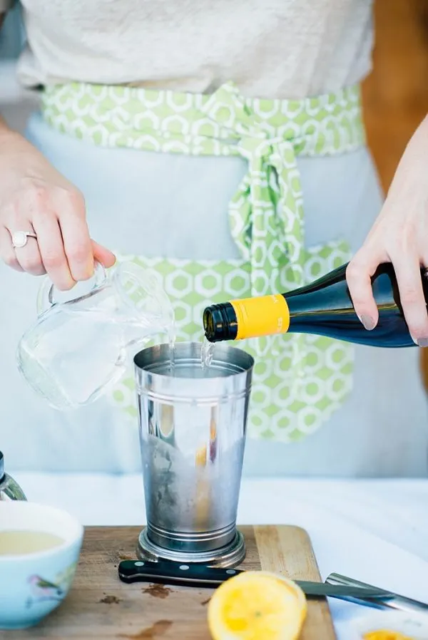 Lemon Thyme Blueberry Spritzer | Cocktails Recipes from @cydconverse