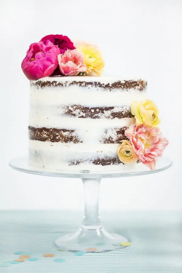 Naked Cake with Fresh Flowers | 15 Gorgeous Easter Cakes from @cydconverse