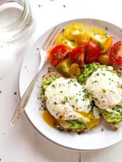 Poached Eggs with Avocado Toast | Healthy Breakfast Recipes from @cydconverse