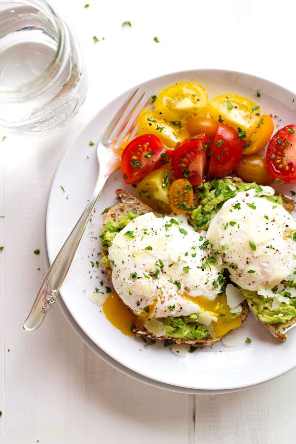 Poached Eggs with Avocado Toast | Healthy Breakfast Recipes from @cydconverse