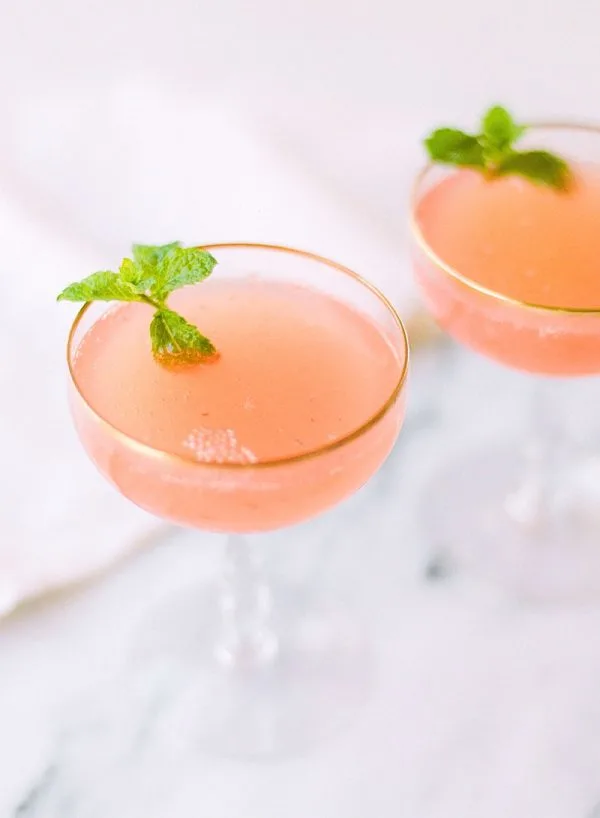 Watermelon Mimosa Recipe | Mimosa recipes + Easter brunch ideas from @cydconverse