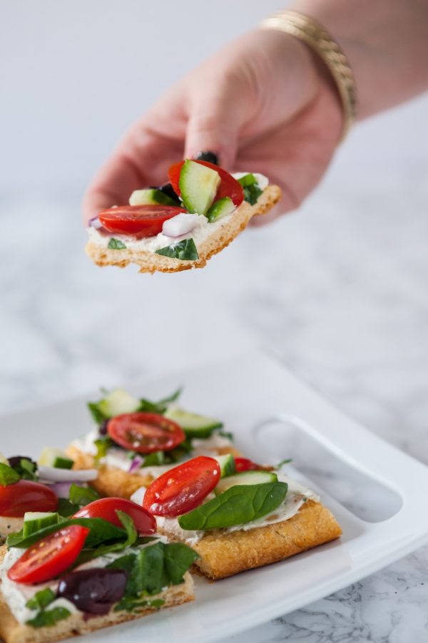 Mediterranean Veggie Flatbread Recipe | Entertaining ideas, appetizer recipes and more from @cydconverse