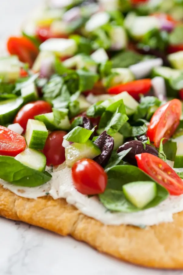 Mediterranean Veggie Flatbread Recipe | Entertaining ideas, appetizer recipes and more from @cydconverse