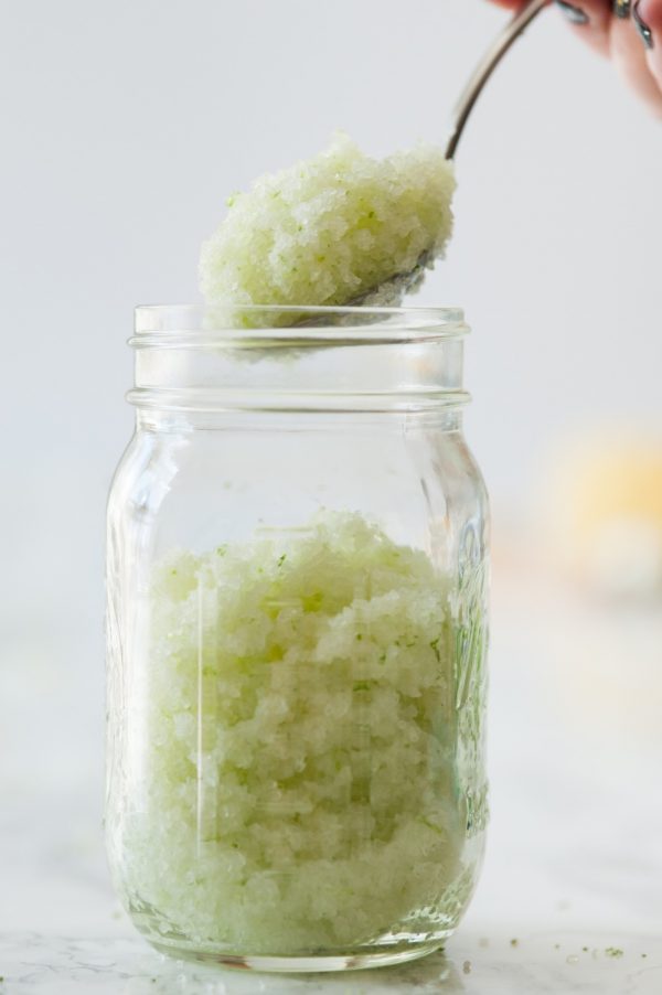 Homemade body scrub recipe | DIY body scrub from @cydconverse