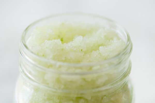 Homemade body scrub recipe | DIY body scrub from @cydconverse