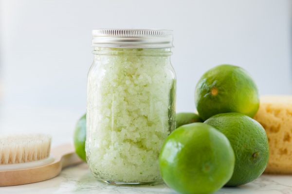 Homemade body scrub recipe | DIY body scrub from @cydconverse