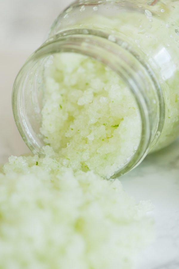 Homemade body scrub recipe | DIY body scrub from @cydconverse