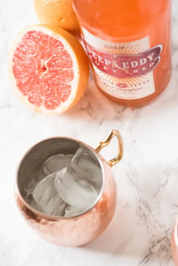 Grapefruit Moscow Mule Recipe | Cocktail recipes, party ideas and entertaining tips from @cydconverse - Repin to save or click through for the recipe!