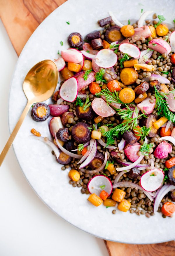 Roasted Carrot and Lentil Salad with Tahini Sauce | Best summer salad recipes for dinner from @cydconverse