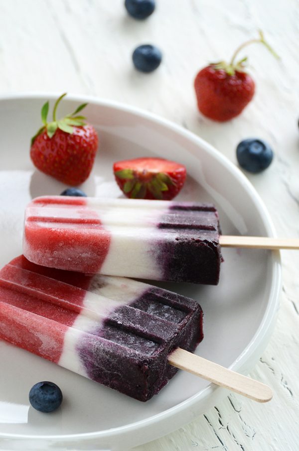 Red, White and Blue Popsicles | Patriotic 4th of July recipes from @cydconverse plus more 4th of July party ideas, entertaining ideas and more!