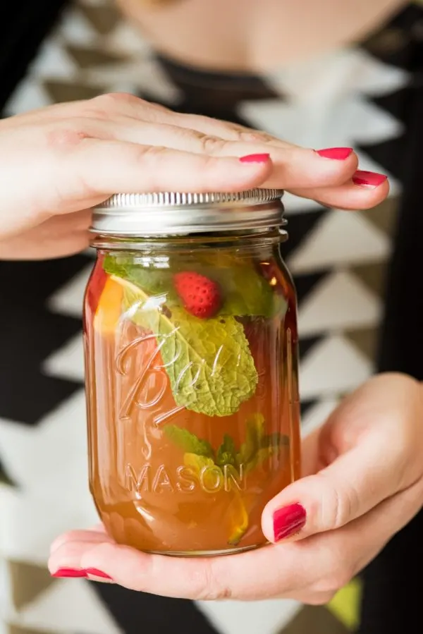 Summer Cocktails in a Jar | Entertaining ideas, party ideas, cocktail recipes, recipes and more from @cydconverse