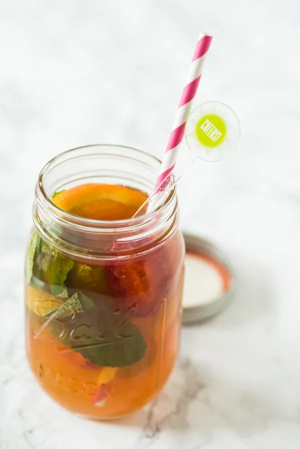 Summer Cocktails in a Jar | Entertaining ideas, party ideas, cocktail recipes, recipes and more from @cydconverse