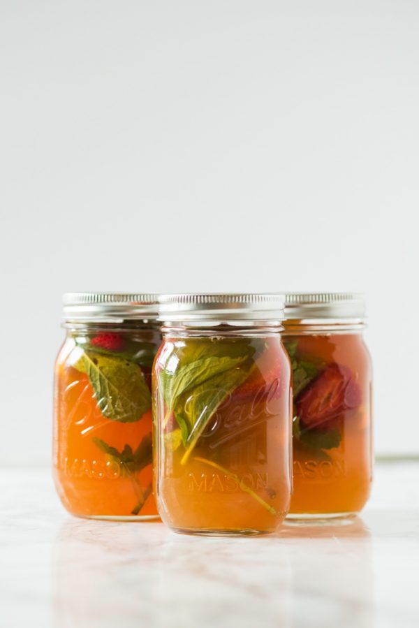 Summer Cocktails in a Jar | Entertaining ideas, party ideas, cocktail recipes, recipes and more from @cydconverse