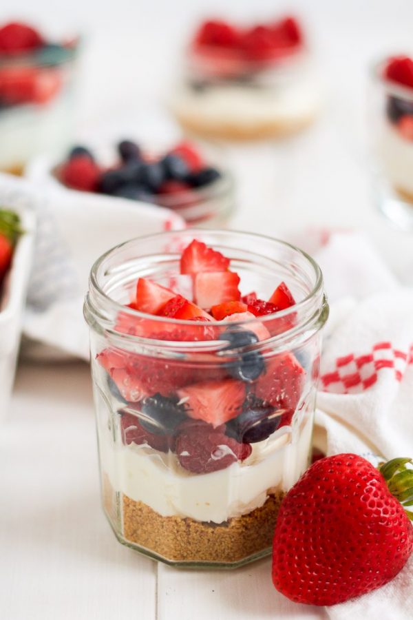 No-Bake Cheesecake with Berries | Patriotic 4th of July recipes from @cydconverse plus more 4th of July party ideas, entertaining ideas and more!