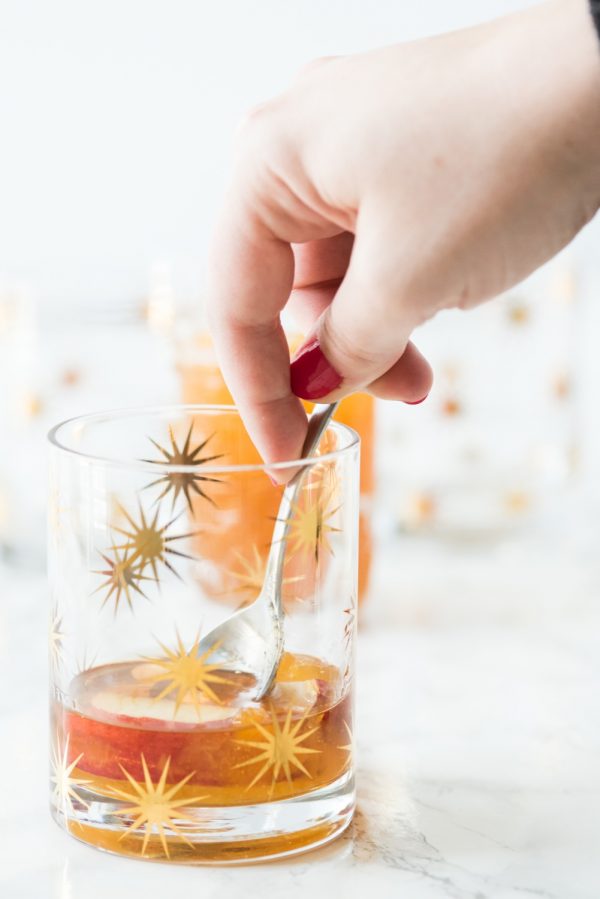 Peach Whiskey Smash Cocktail Recipe | Whiskey cocktails, cocktail recipes and entertaining ideas from @cydconverse