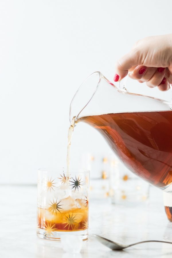 Peach Whiskey Smash Cocktail Recipe | Whiskey cocktails, cocktail recipes and entertaining ideas from @cydconverse