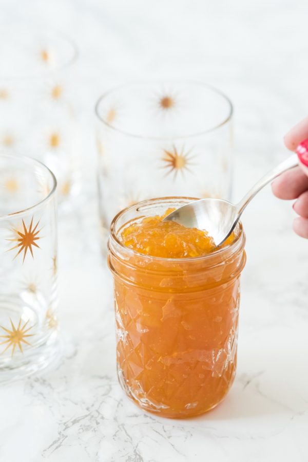 Peach Whiskey Smash Cocktail Recipe | Whiskey cocktails, cocktail recipes and entertaining ideas from @cydconverse