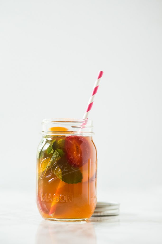 Summer Cocktails in a Jar | Entertaining ideas, party ideas, cocktail recipes, recipes and more from @cydconverse
