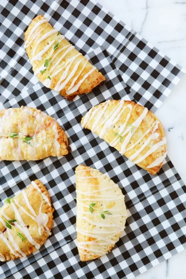 Peach Thyme Hand Pies | Best Summer Peach Recipes and Summer Entertaining Ideas from @cydconverse