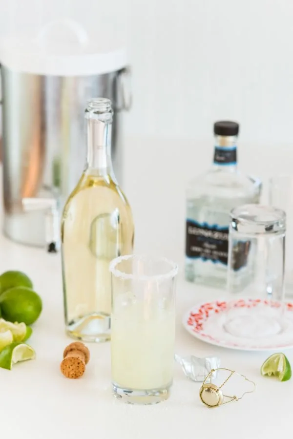 Sparkling Margarita Recipe from @cydconverse | Summer entertaining ideas, summer cocktails and more!