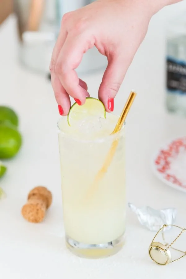 Sparkling Margarita Recipe from @cydconverse | Summer entertaining ideas, summer cocktails and more!