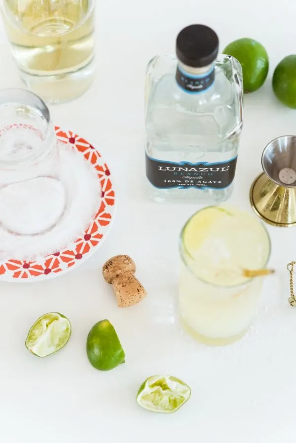 Sparkling Margarita Recipe from @cydconverse | Summer entertaining ideas, summer cocktails and more!