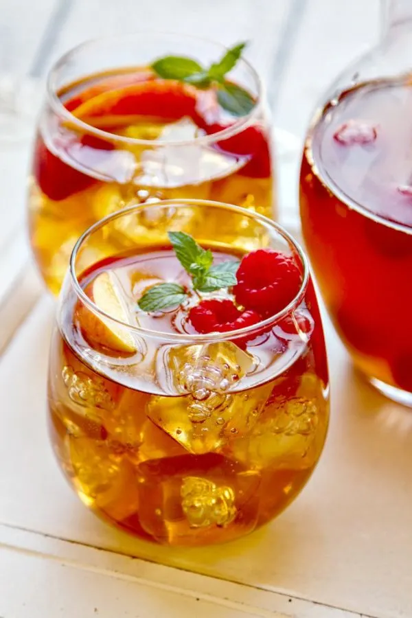 Sweet Tea Sangria | 15 Sangria Recipes for Late Summer and Fall | Cocktail recipes, entertaining tips and party ideas from @cydconverse