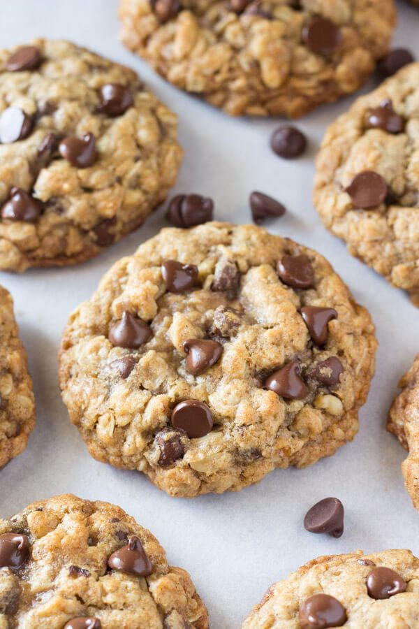 Chewy Oatmeal Chocolate Chip Cookies | Best chocolate chip cookie recipes, entertaining tips and party ideas from @cydconverse