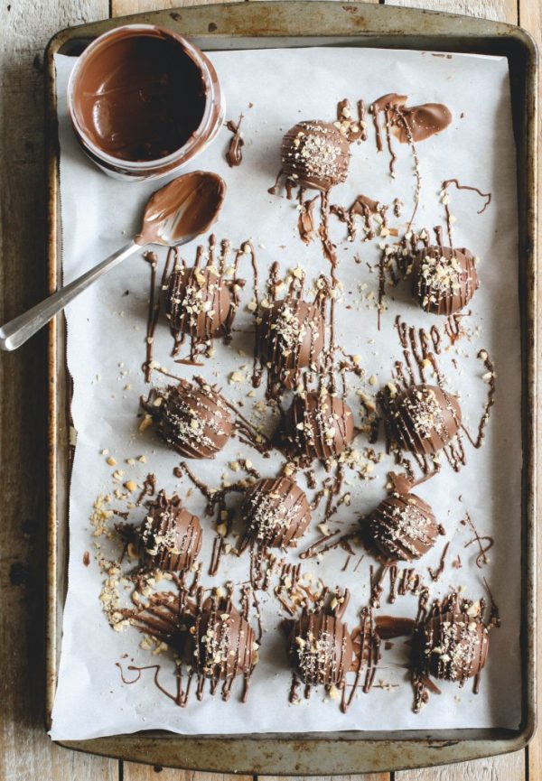 Nutella Crunch Cake Balls | Best Nutella recipes and Nutella dessert recipes from @cydconverse