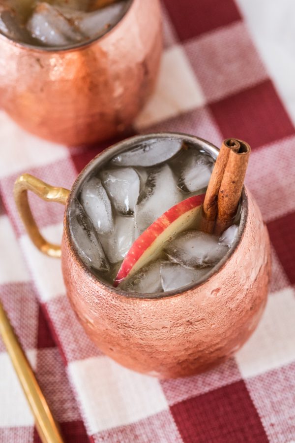 Apple Cider Moscow Mules | Cocktail recipes, party ideas, entertaining tips, recipes and more from @cydconverse