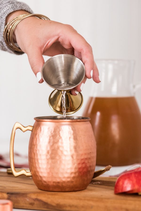 Apple Cider Moscow Mules | Cocktail recipes, party ideas, entertaining tips, recipes and more from @cydconverse