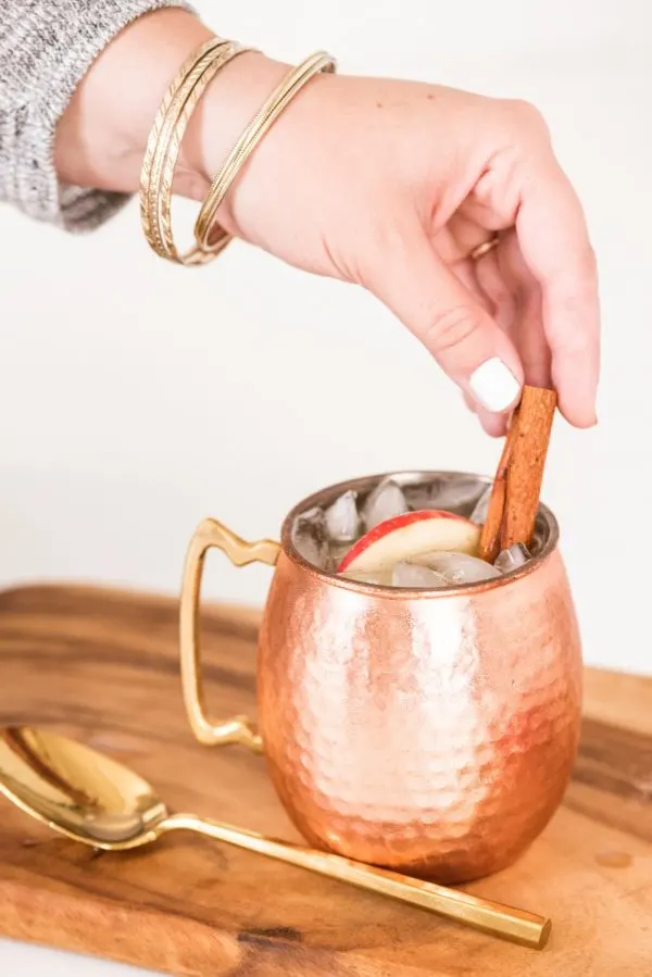 Apple Cider Moscow Mules | Cocktail recipes, party ideas, entertaining tips, recipes and more from @cydconverse