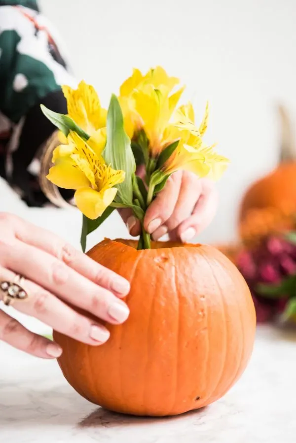 DIY Pumpkin Flower Arrangements | Thanksgiving ideas, Thanksgiving crafts, Thanksgiving table ideas and more DIY projects from @cydconverse