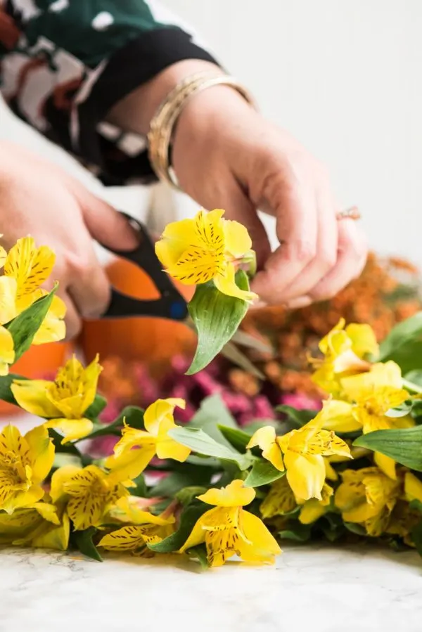 DIY Pumpkin Flower Arrangements | Thanksgiving ideas, Thanksgiving crafts, Thanksgiving table ideas and more DIY projects from @cydconverse