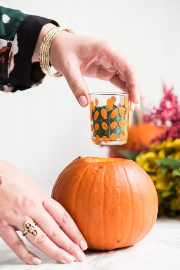 DIY Pumpkin Flower Arrangements | Thanksgiving ideas, Thanksgiving crafts, Thanksgiving table ideas and more DIY projects from @cydconverse