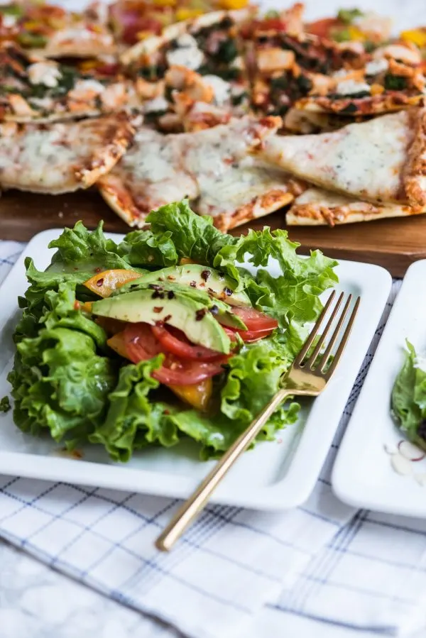 Easy Weeknight Dinner Ideas | Pizza and salad pairings from @cydconverse plus more recipes, entertaining tips, party ideas and more!