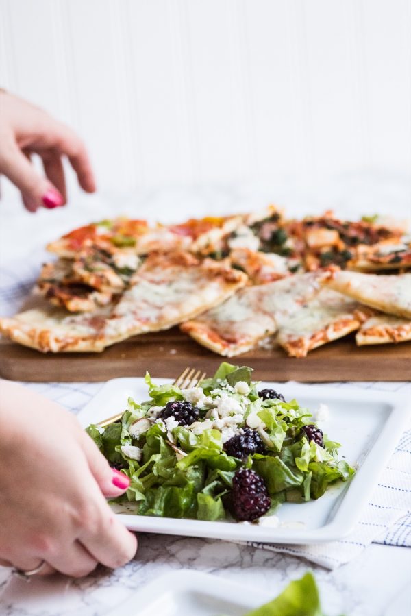 Easy Weeknight Dinner Ideas | Pizza and salad pairings from @cydconverse plus more recipes, entertaining tips, party ideas and more!